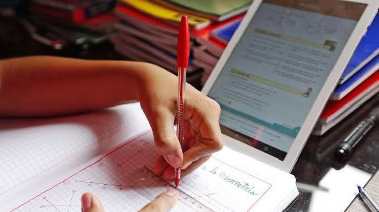 Minedu inicia compra de más de un millón de tablets para estudiantes y docentes