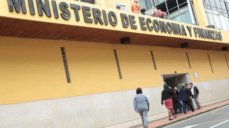 Gobiernos regionales y locales podrán comprometer hasta S/ 15.000 millones en obras por impuestos