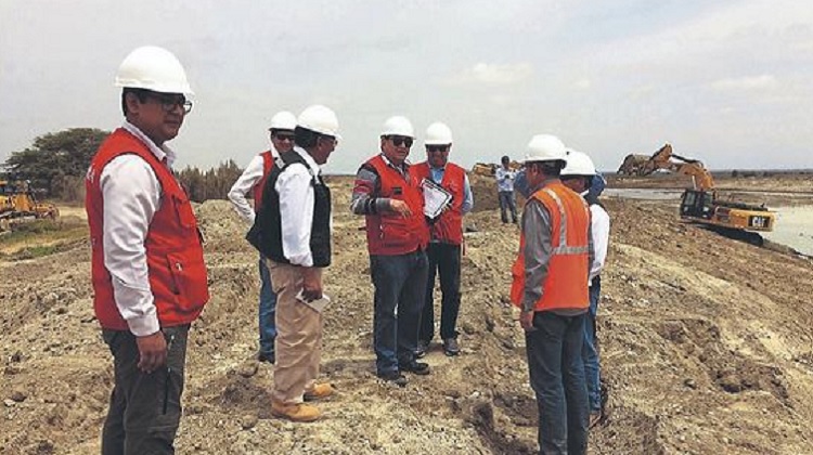 Observan la licitación de defensas ribereñas en Piura