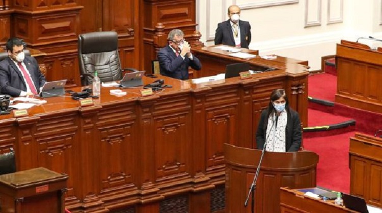 Comisión de Fiscalización cita a la ministra Alva por contratos con el Estado de empresa vinculada a su padre