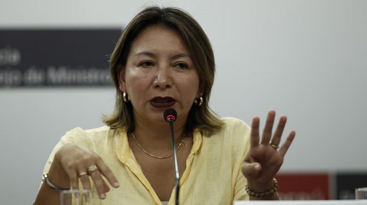 Hermana de ministra Barrios es denunciada por contratar con el Estado