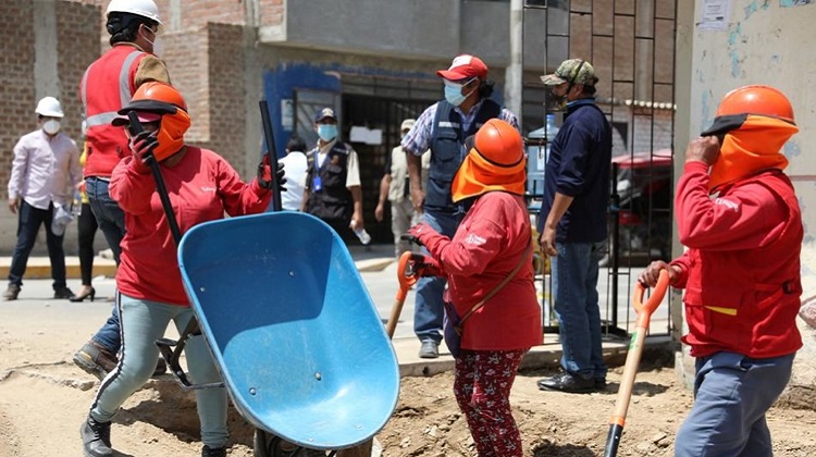 Ejecutivo transfiere S/ 218.8 millones a gobiernos locales para obras y reconstrucción