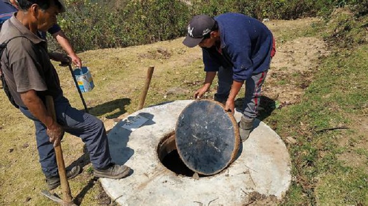 Obra se convierte en alto riesgo de contaminación y pone en peligro a población