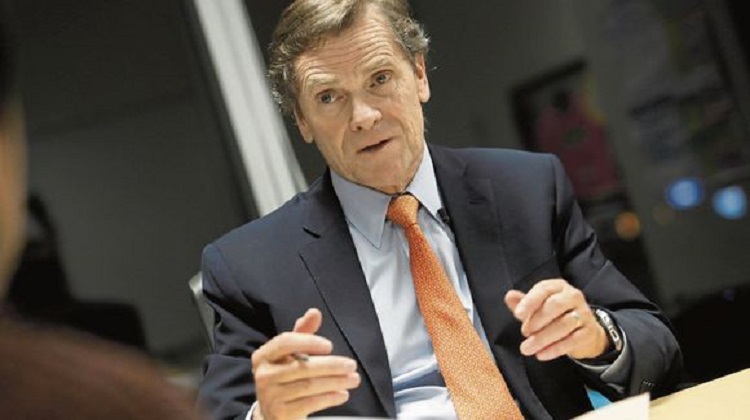 Carlos Neuhaus: “Si se negocia bien, no veo imposible que se garanticen vacunas contra COVID-19 para toda la población”