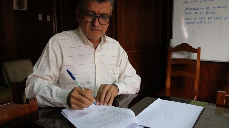 Denuncian penalmente alcalde de Rioja