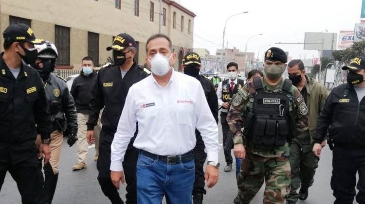 Fiscalía investiga al ministro del Interior y a 19 personas por presuntos contratos irregulares con Camayo