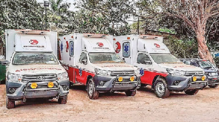 Piura: Hallan cinco ambulancias guardadas en la Diresa