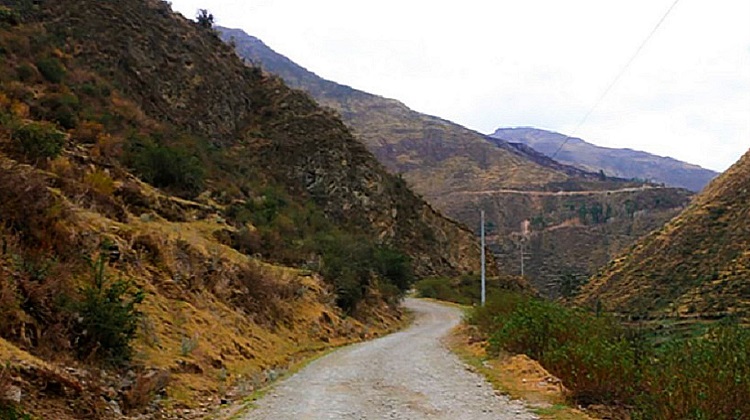Reactivación económica: región Lima prioriza afirmado de vía en provincia de Yauyos