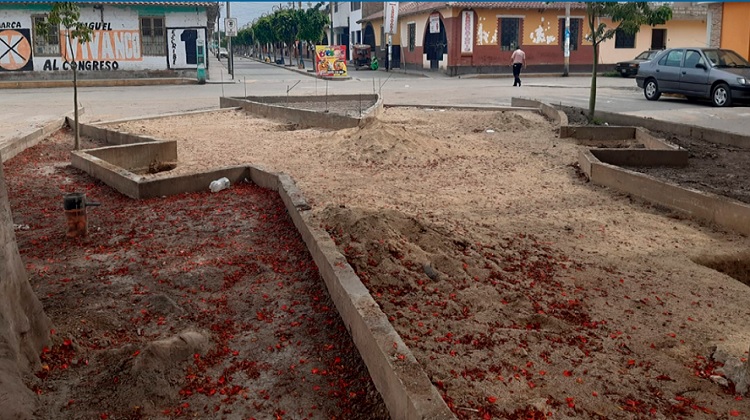 Trujillo: Advierten deficiencias y abandono en obra de mejoramiento de parque Ficus en Casa Grande