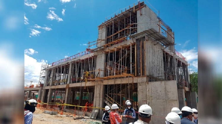 Advierten limitaciones en construcción del hospital de Huanta