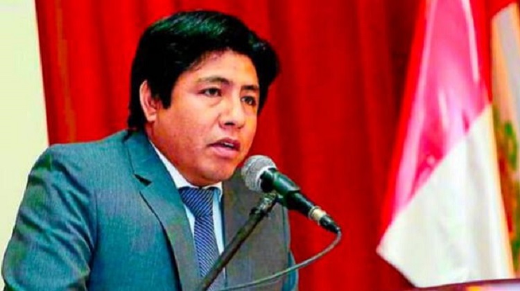 El gobernador de Ancash fue denunciado ante la Fiscalía por una presunta coima