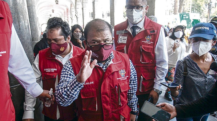 Arequipa: alcalde Omar Candia defiende licitación de paraderos del SIT