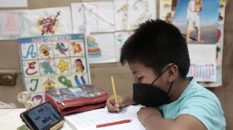 Año escolar 2021: Contraloría revela retraso en la entrega de tablets y falta de cargadores solares