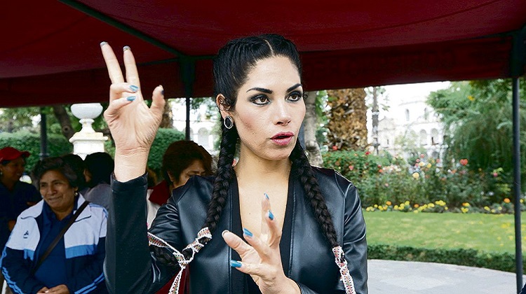 Familiares de esposa del gobernador de Arequipa contrataron con Región