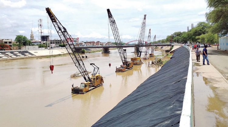 Piura: “Si ya saben la ineficiencia del GORE, ¿para qué les dieron las obras del río?”