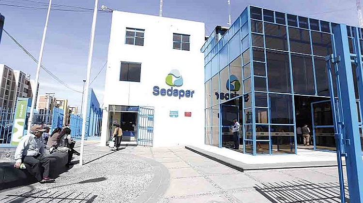 Arequipa: Contraloría observa compra de uniformes para trabajadores de Sedapar