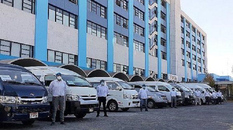 Contraloría detecta anomalías en alquiler de ambulancia y registro de vacunas en EsSalud