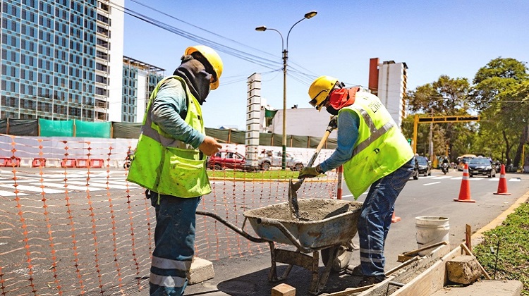 Lima: reparan más de 4,000 m2 de veredas y sardineles en principales avenidas
