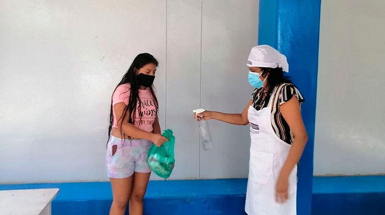 Tumbes: entregan alimentos para más de 40.000 escolares