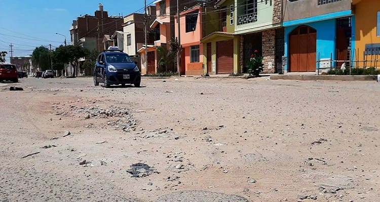Calles con huecos causan malestar en transportistas y vecinos de Chiclayo