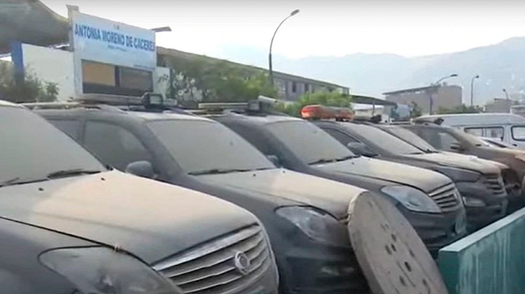Comisarías de SJL y Rímac lucen patrulleros abandonados en sus locales