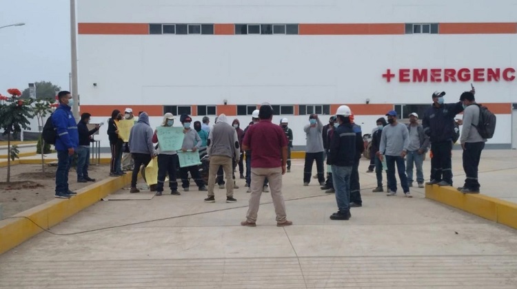 Paralizan obras en hospital de Cañete por falta de pago a trabajadores