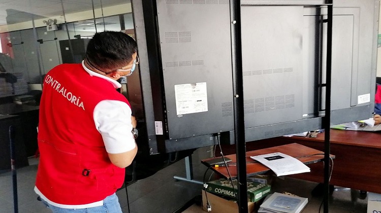 Hallan irregularidades en compra de pantallas para colegios de Moquegua