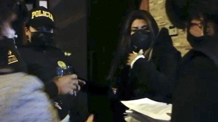 Allanan municipalidad de San Juan de Miraflores y detienen a alcaldesa