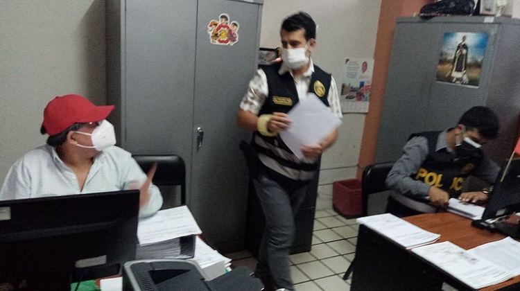 La Libertad: detienen a dos funcionarios de comuna por presunta corrupción
