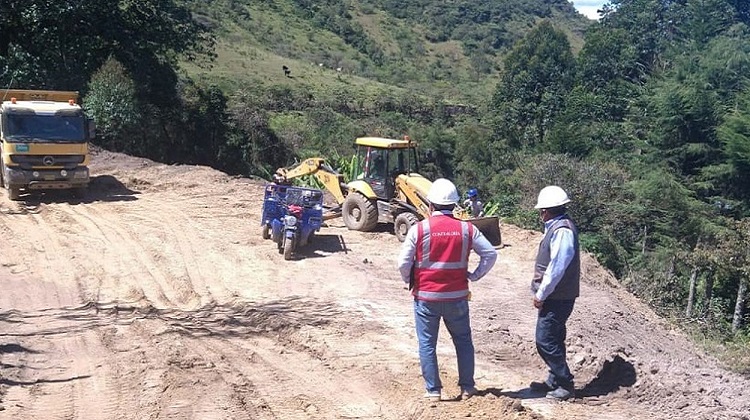 Piura: regidores constatan irregularidades en carretera de S/ 66 millones