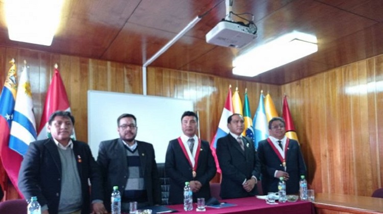 Congresistas quieren paralizar compra de ambulancias en el GORE Puno