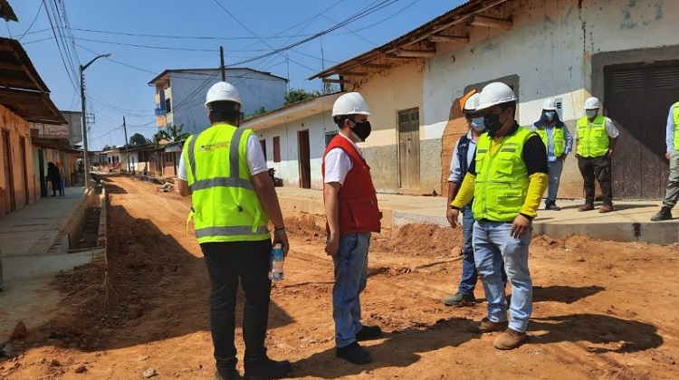 Lamas construye pistas y veredas con deficiencias