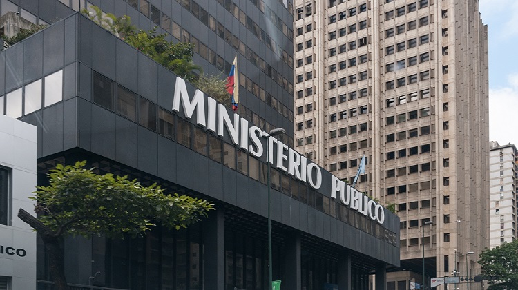 Ministerio Público habría realizado millonarias contrataciones cuestionadas