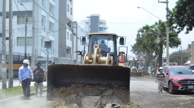 Trujillo: inician reconstrucción de vía afectada gravemente por El Niño costero