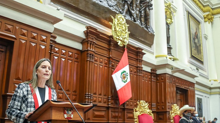 Presidenta del Congreso promulga ley que expande control concurrente en el país