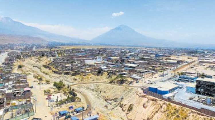 Gestión de Elmer Cáceres Llica no avanzó obras en tres años