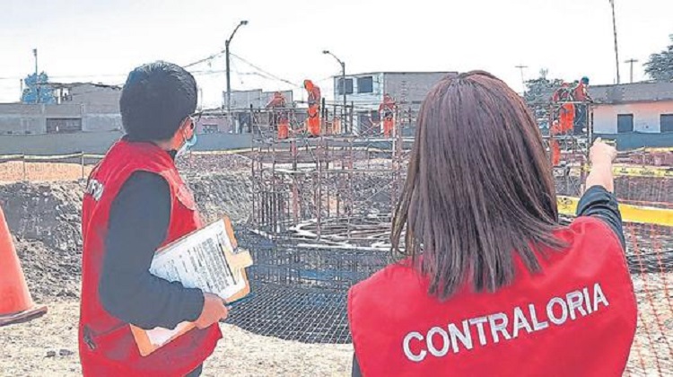 Observan buena pro en obra de regadío en Chimbote