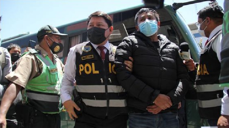 Piden 9 años de cárcel para Elmer Cáceres Llica por compra de butacas para Municipalidad de Caylloma
