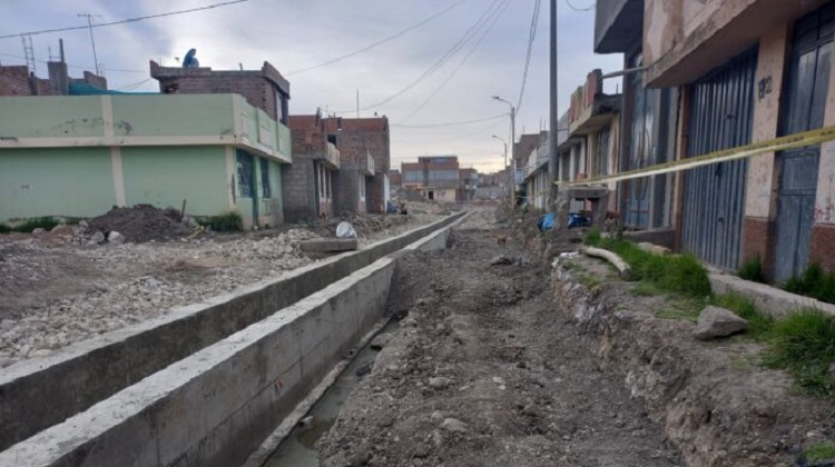 Contraloría alerta deficiencias técnicas en obra de pistas veredas en Ilave