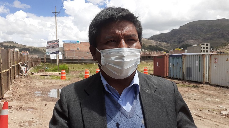Inacción y desidia prima en custodia de bienes de la obra del hospital regional, señala alcalde de Jayllihuaya