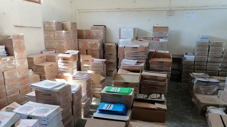Alertan retrasos e irregularidad en proceso de contratación para distribución de kits educativos