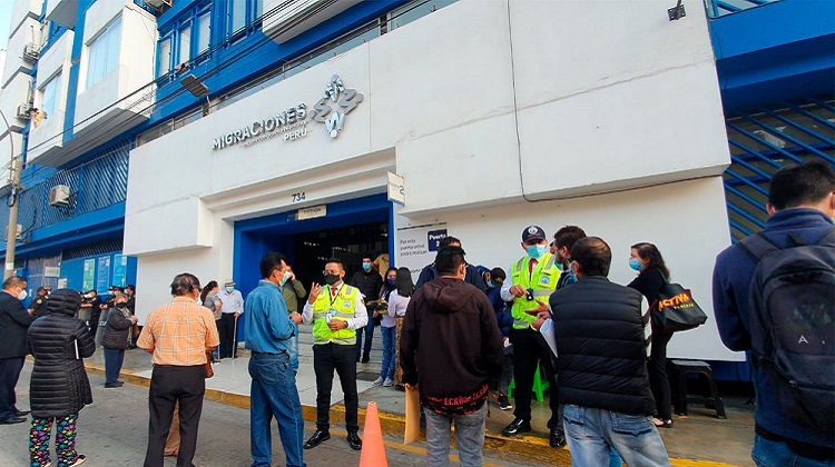 Denuncian que, tras crisis en la emisión de pasaportes, Migraciones quiso vulnerar su sistema