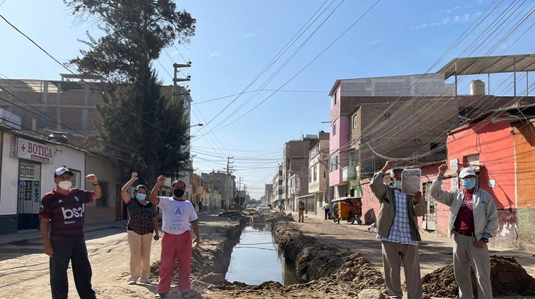 Chiclayo: colapso de desagüe por obra inconclusa afecta a 500 familias