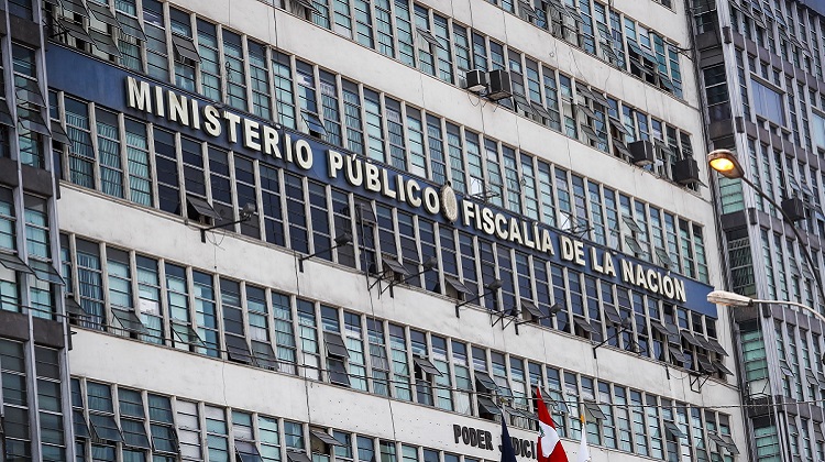 Fiscalía inicia investigación a exministro de Transportes y seis parlamentarios