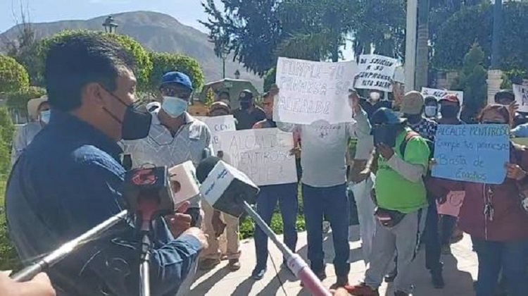 Moquegua: Pobladores exigen a alcalde que cumpla promesa de construcción de vías