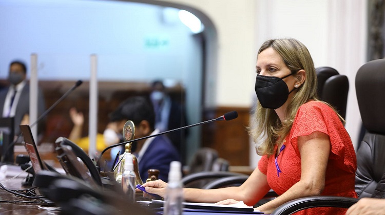 Presidenta del Congreso pide intervención de Contraloría en caso de compra de computadoras