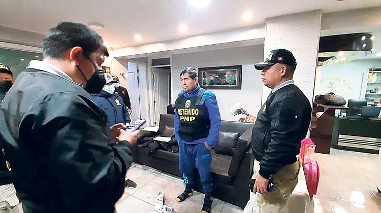 Compras a dedo hunden a alcalde de Carabayllo