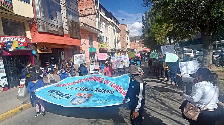 Cusco: padres protestan por obra en colegio que debió entregarse hace 2 años