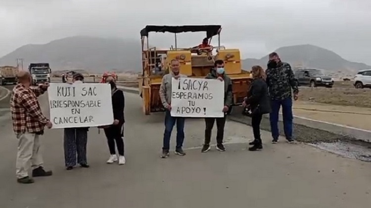 Proveedores protagonizan protesta en obra de la Vía de Evitamiento de Chimbote