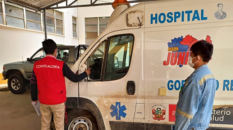 Dos ambulancias del Hospital Daniel A. Carrión estan registradas como propiedad de empresa constructora y se encuentran embargadas